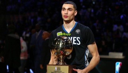 新帅邵佳一展现革新气魄 国足大名单惊现九名广州旧将引热议