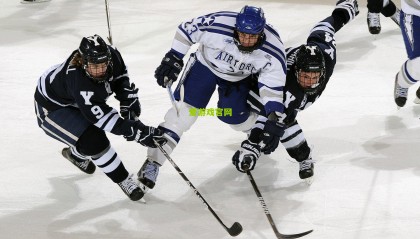 面对波神轰超级数据 考辛斯状态低迷浓眉拒绝空砍