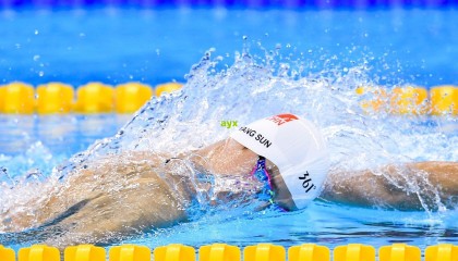 英超争冠白热化，曼城紧咬阿森纳，埃弗顿神奇保级，切尔西持续低迷